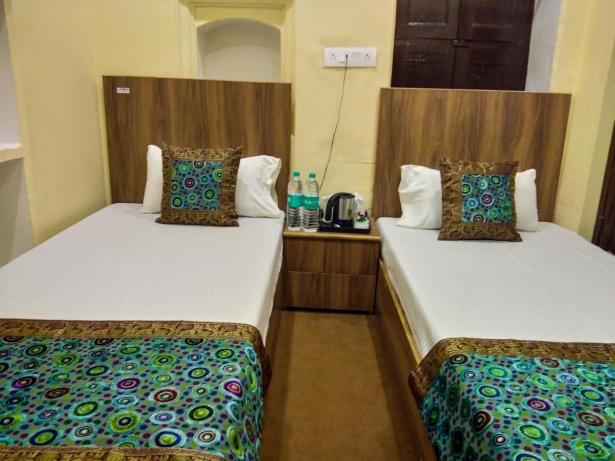 Ajay Guest House Váránaszi Kültér fotó