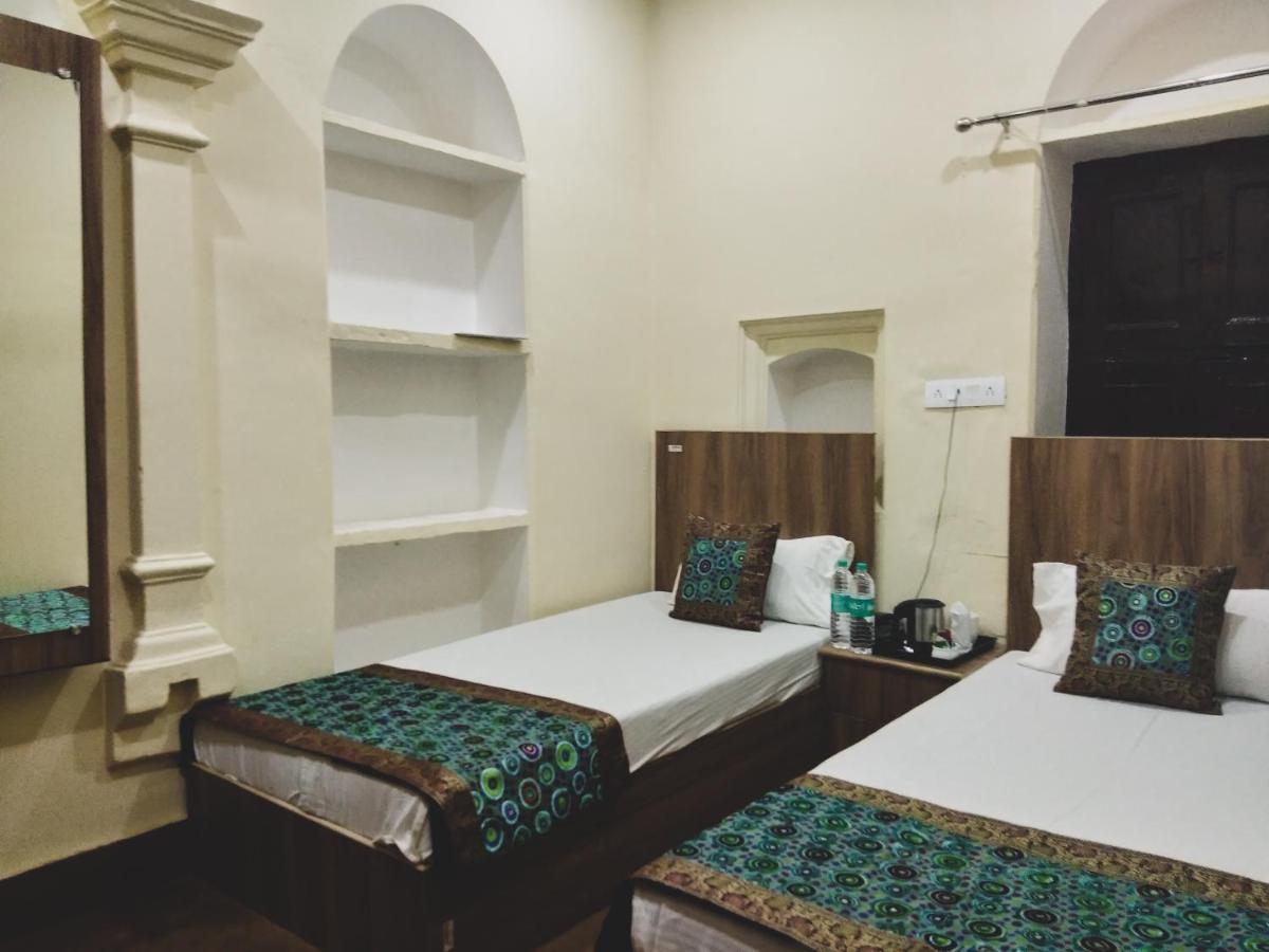Ajay Guest House Váránaszi Kültér fotó