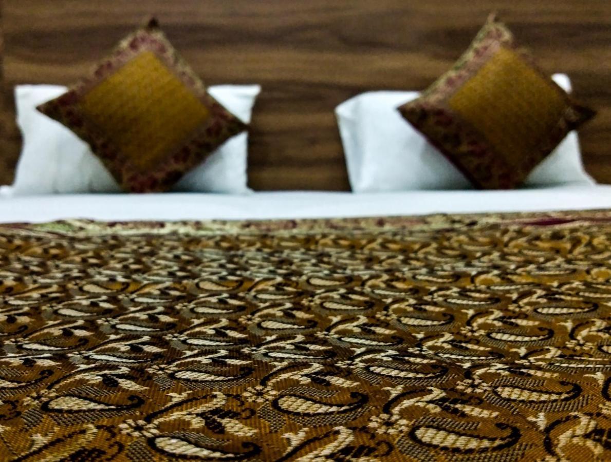 Ajay Guest House Váránaszi Kültér fotó