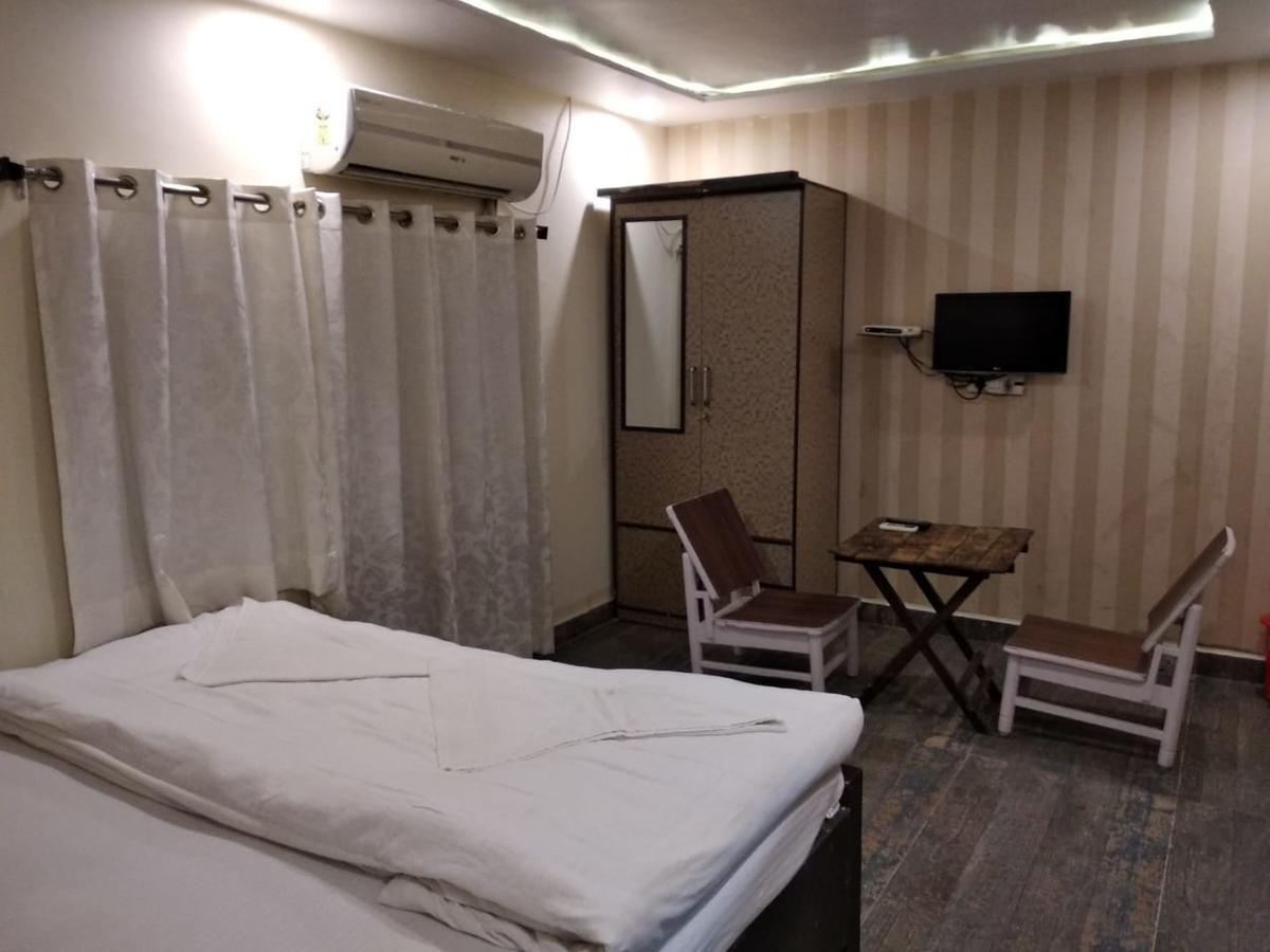 Ajay Guest House Váránaszi Kültér fotó