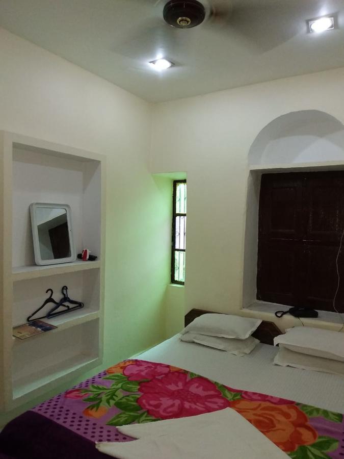 Ajay Guest House Váránaszi Kültér fotó