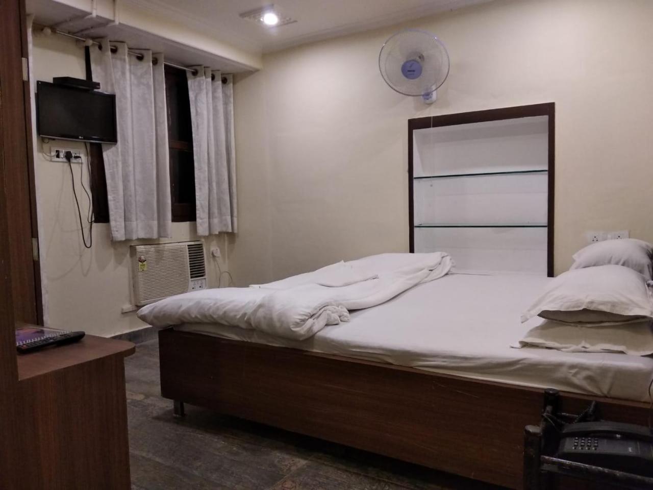 Ajay Guest House Váránaszi Kültér fotó