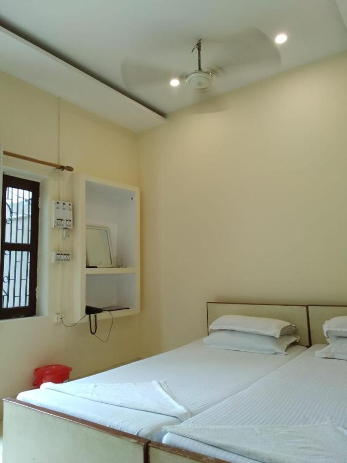 Ajay Guest House Váránaszi Kültér fotó